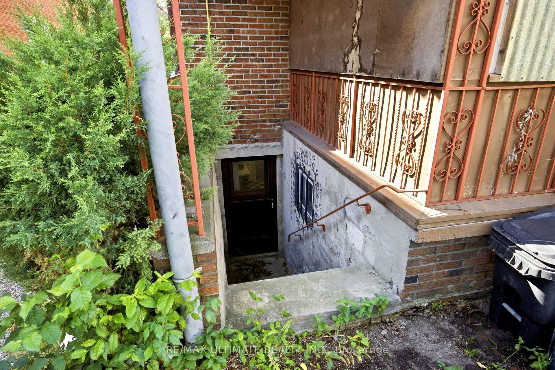 Photo 10 of 26 Geary Avenue, Toronto, Wychwood — HOMEH