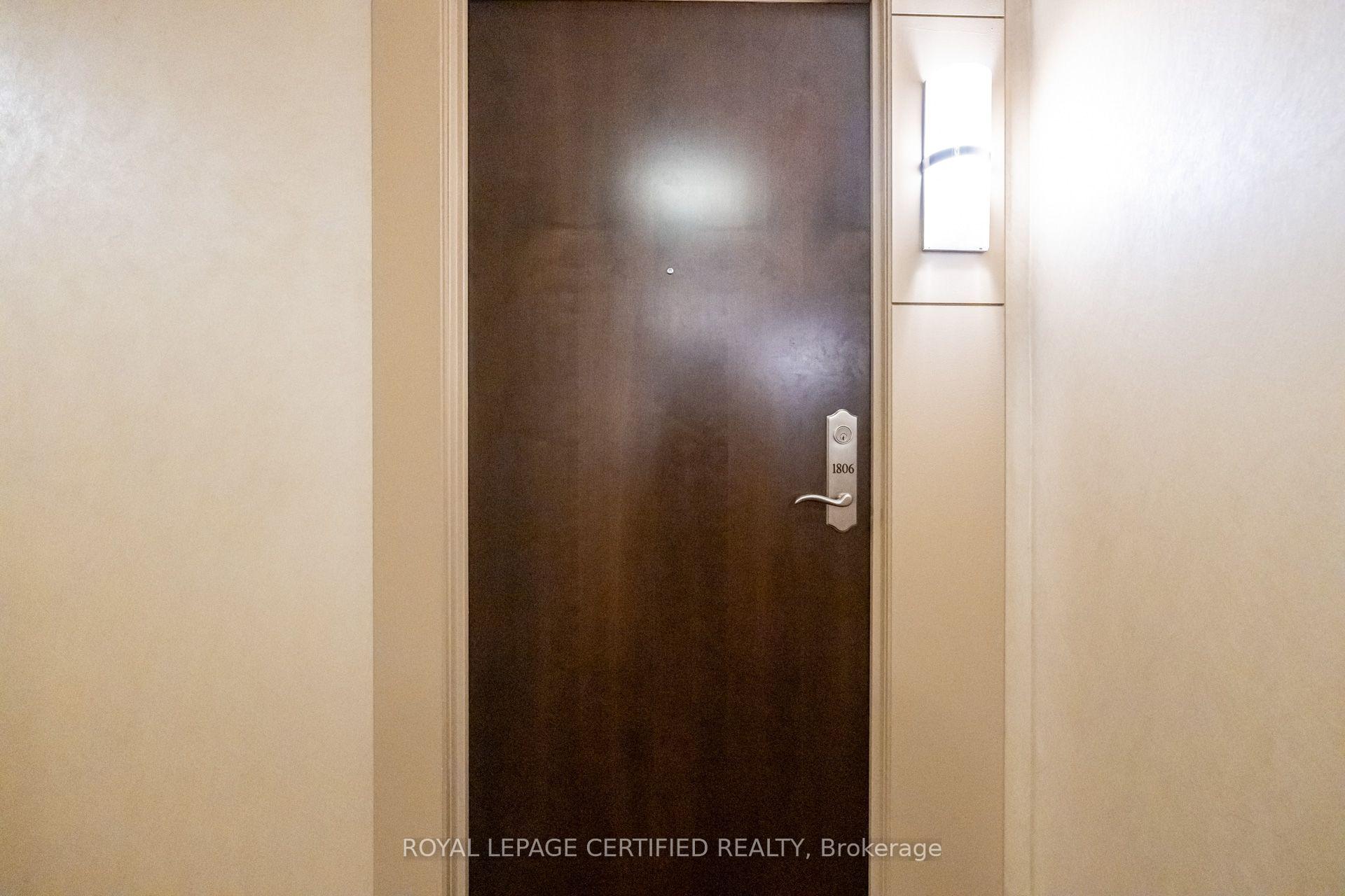 Photo 4 of Unit 1806, 100 John Street, Brampton, Downtown Brampton — HOMEH
