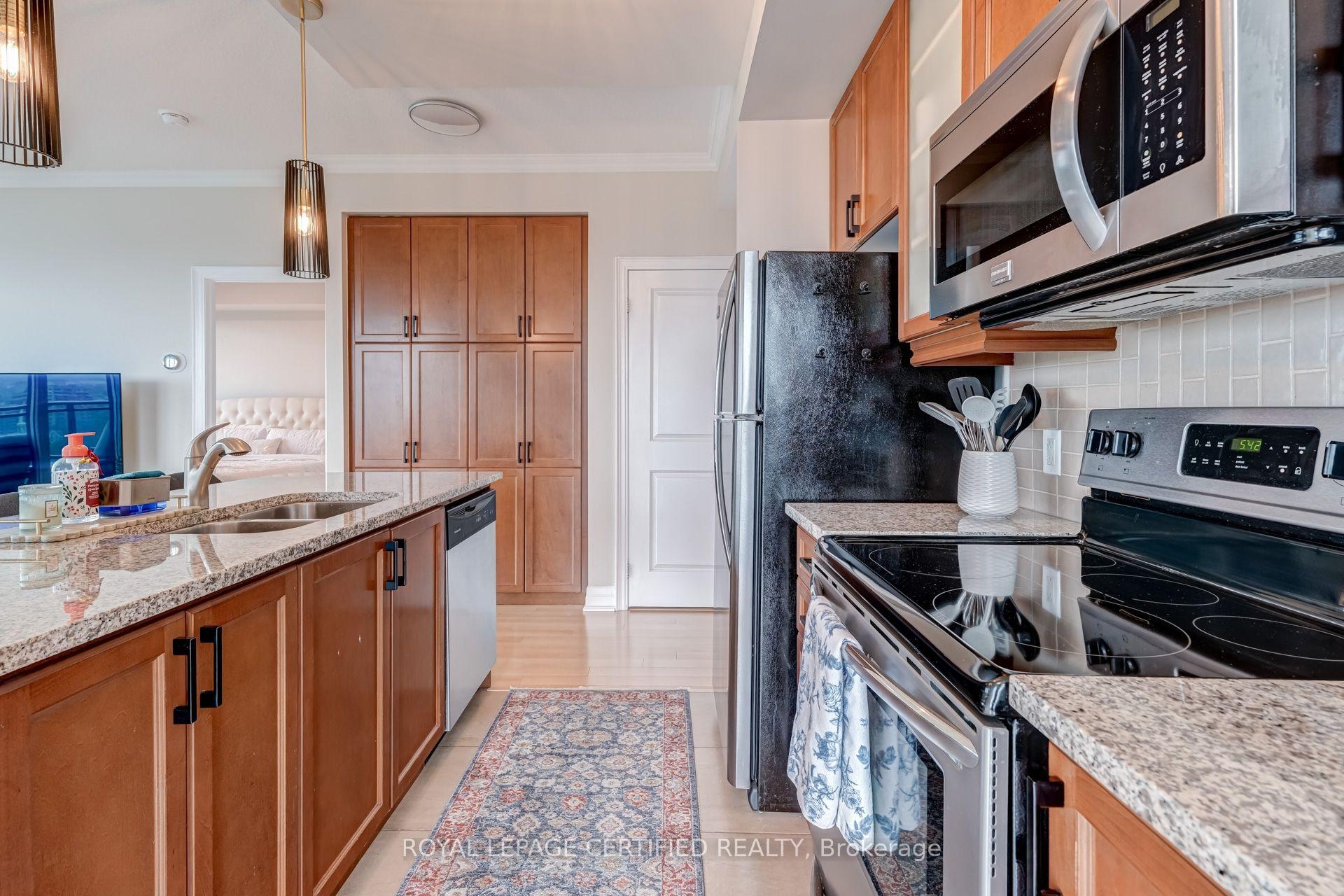 Photo 12 of Unit 1806, 100 John Street, Brampton, Downtown Brampton — HOMEH