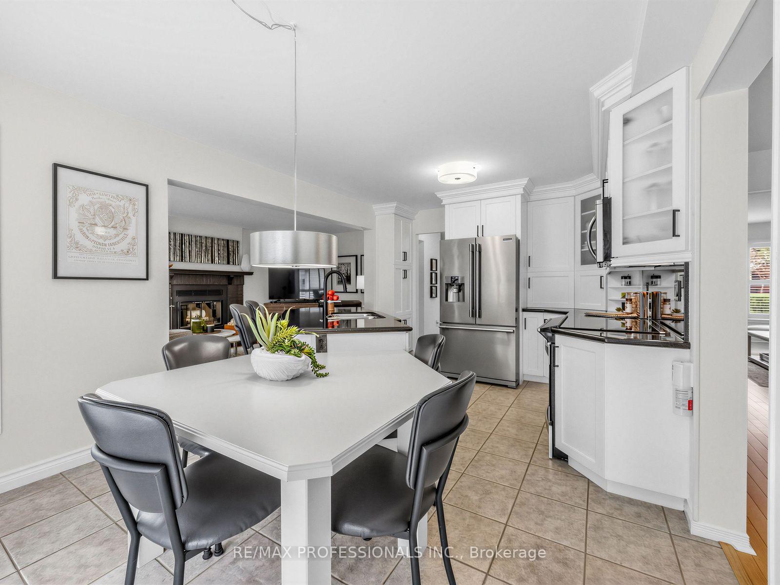 Photo 10 of 1025 Moorelands Crescent, Pickering, Rosebank — HOMEH