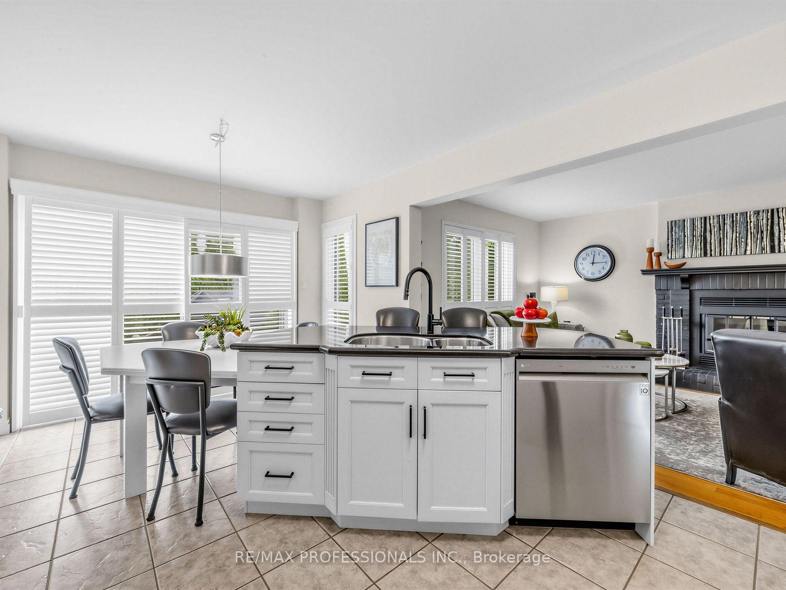 Photo 12 of 1025 Moorelands Crescent, Pickering, Rosebank — HOMEH