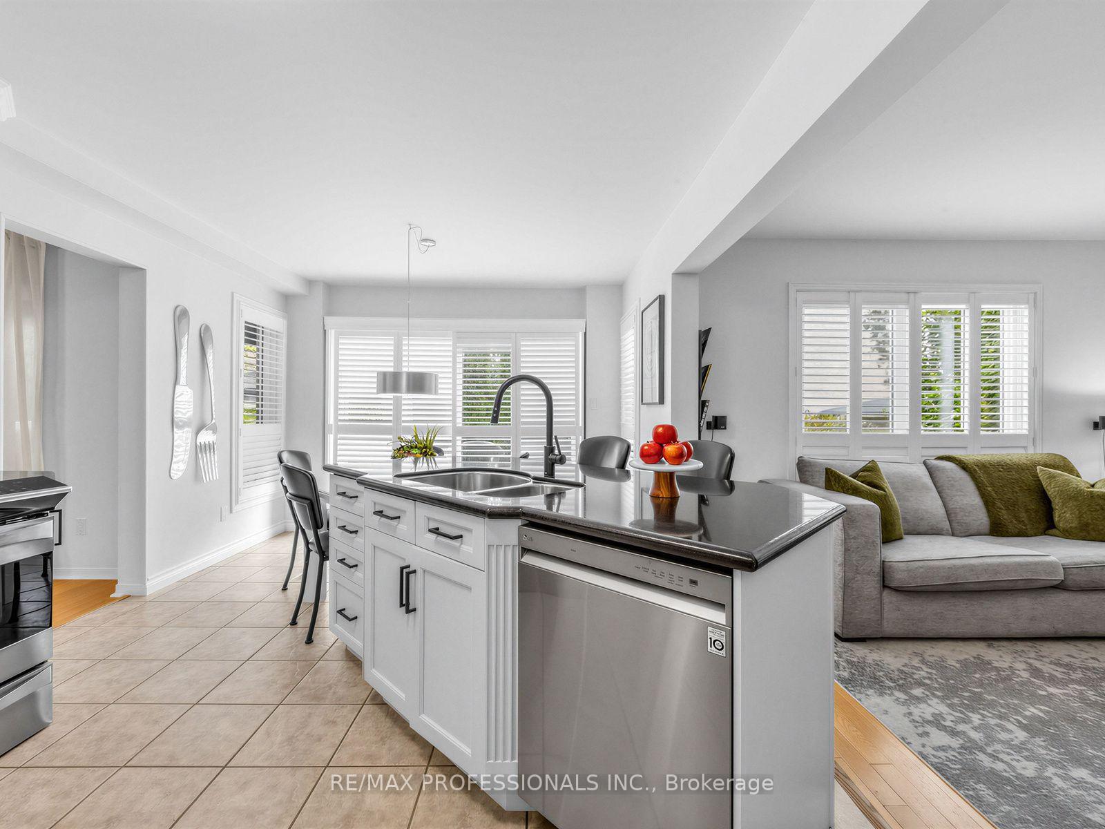 Photo 13 of 1025 Moorelands Crescent, Pickering, Rosebank — HOMEH