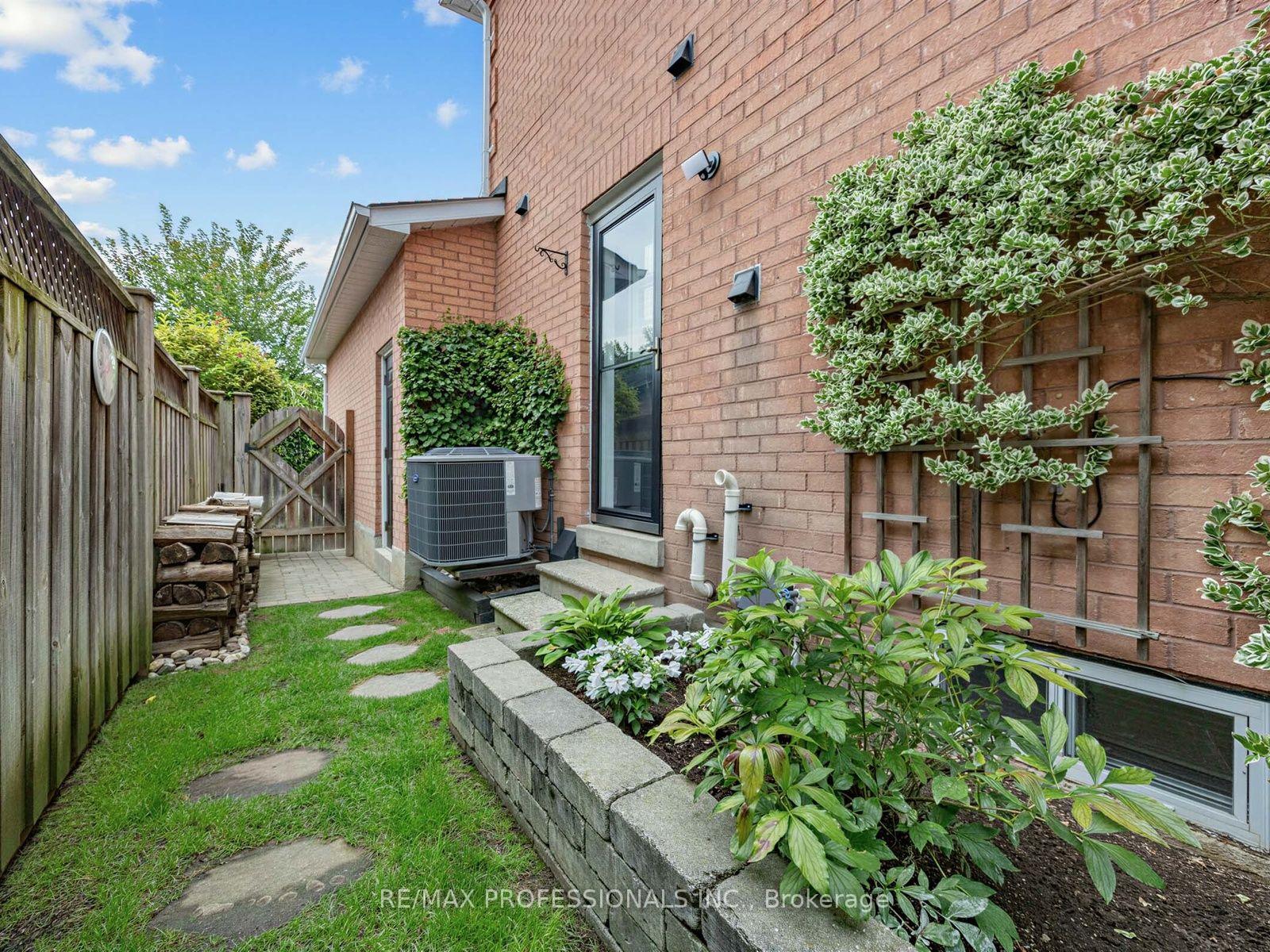 Photo 34 of 1025 Moorelands Crescent, Pickering, Rosebank — HOMEH
