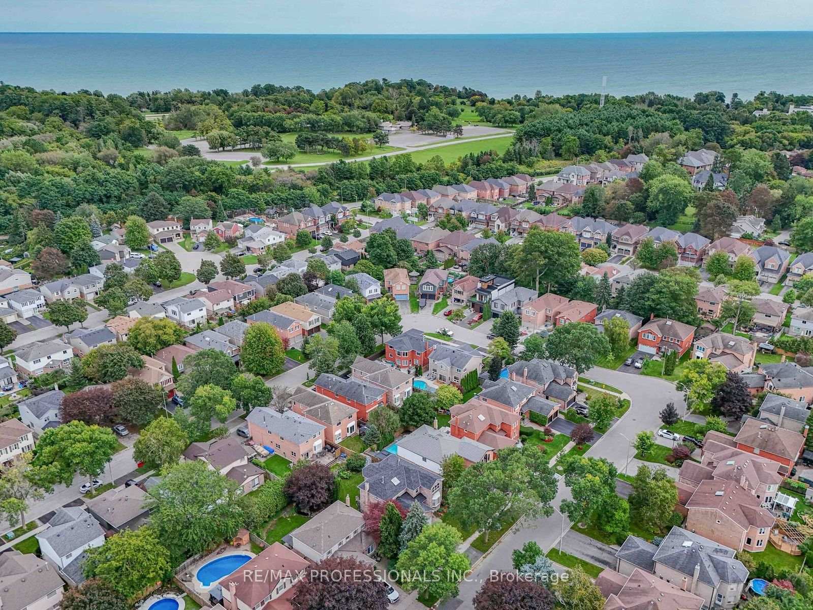 Photo 42 of 1025 Moorelands Crescent, Pickering, Rosebank — HOMEH