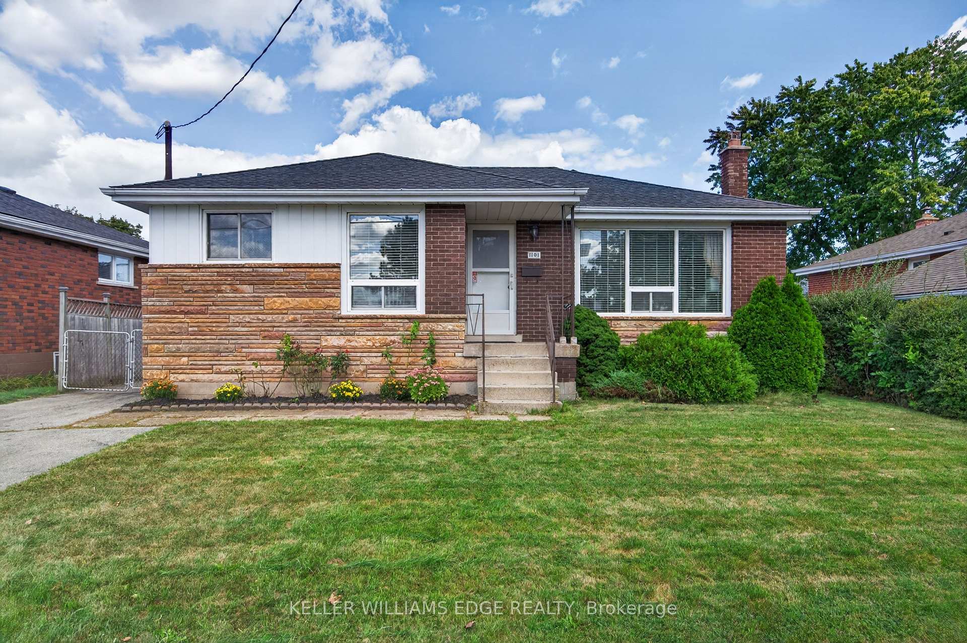 Photo 2 of 1101 Mohawk Road E, Hamilton, Huntington — HOMEH