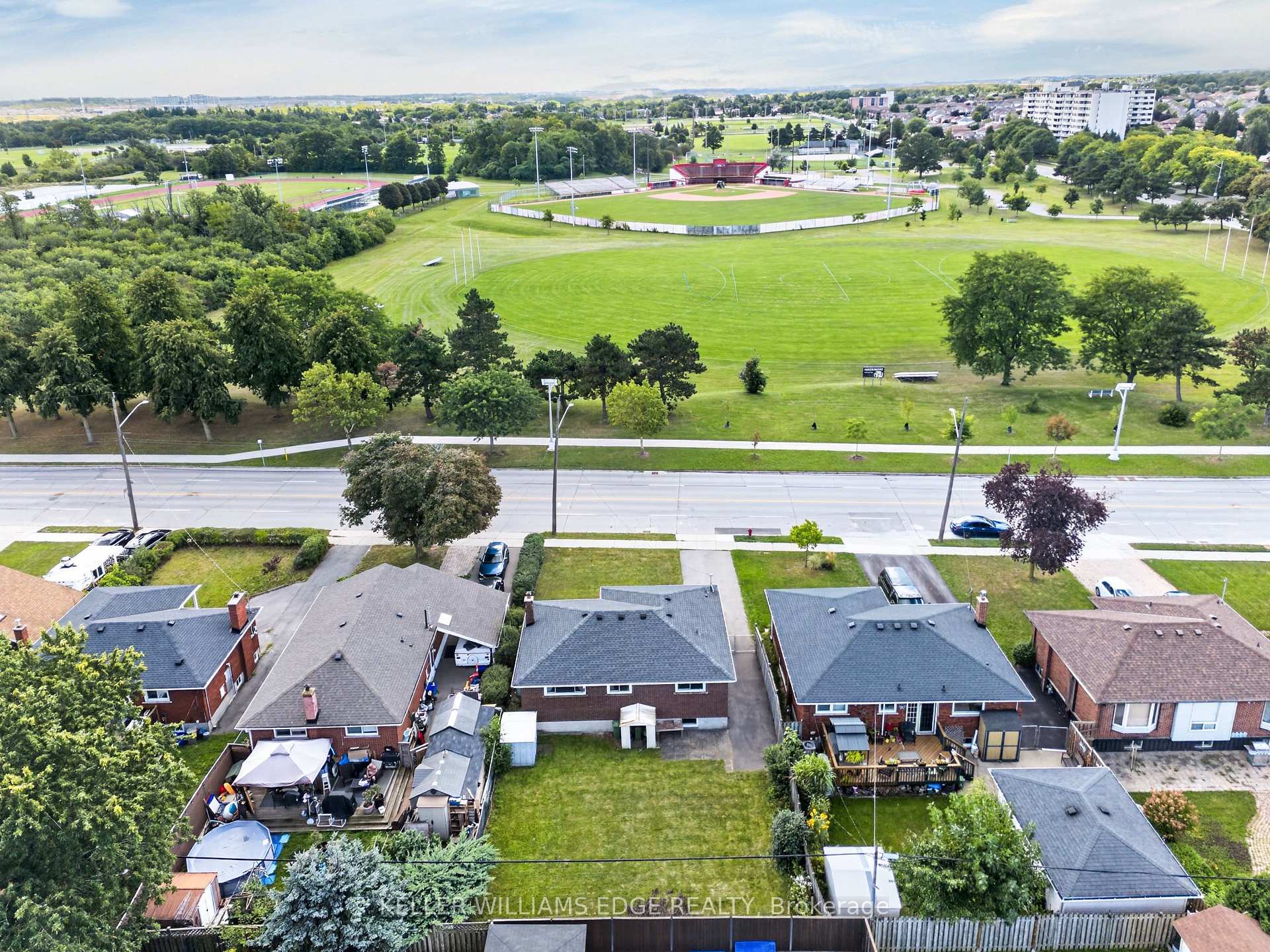 Photo 5 of 1101 Mohawk Road E, Hamilton, Huntington — HOMEH