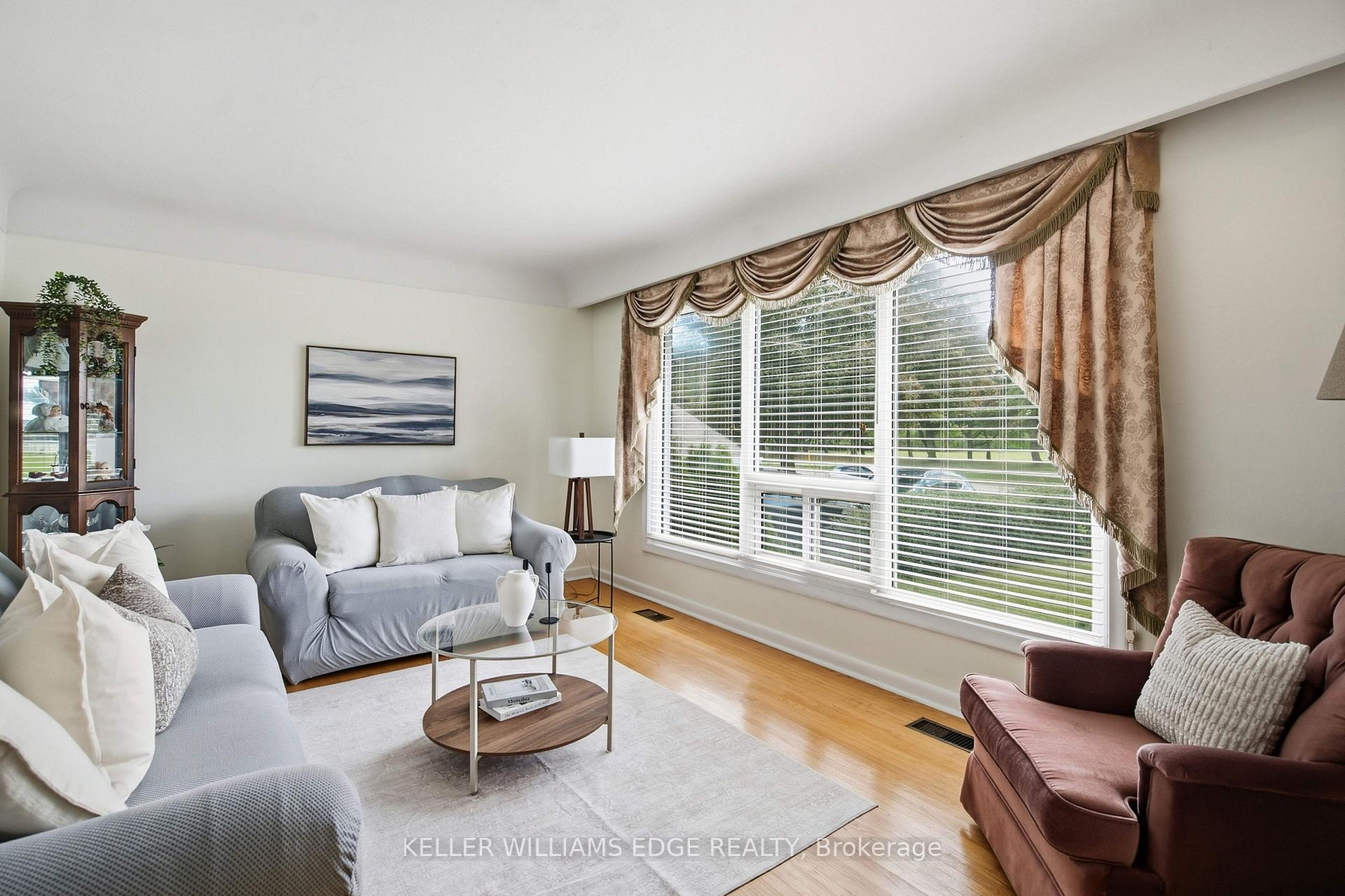 Photo 7 of 1101 Mohawk Road E, Hamilton, Huntington — HOMEH