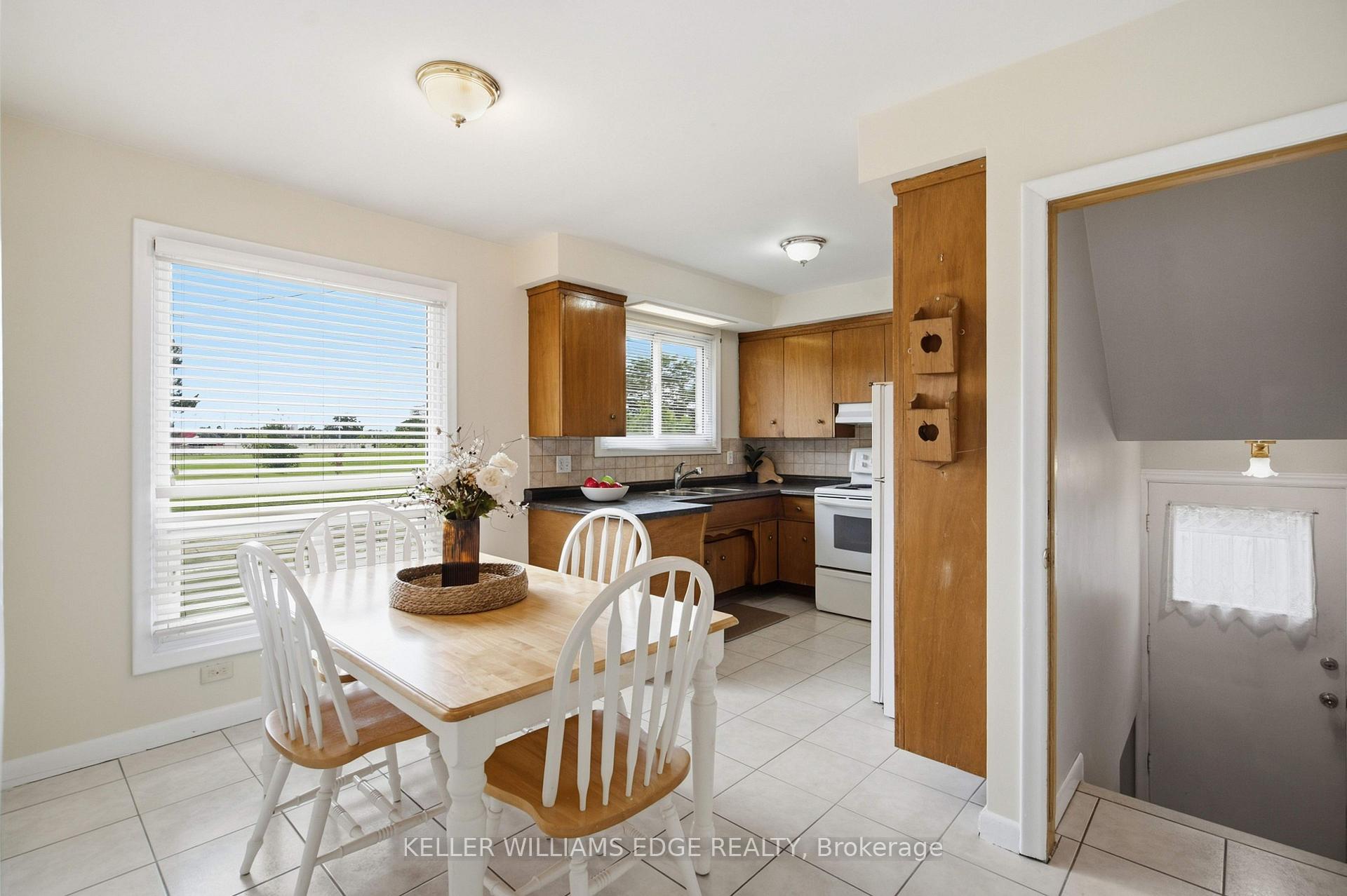 Photo 10 of 1101 Mohawk Road E, Hamilton, Huntington — HOMEH