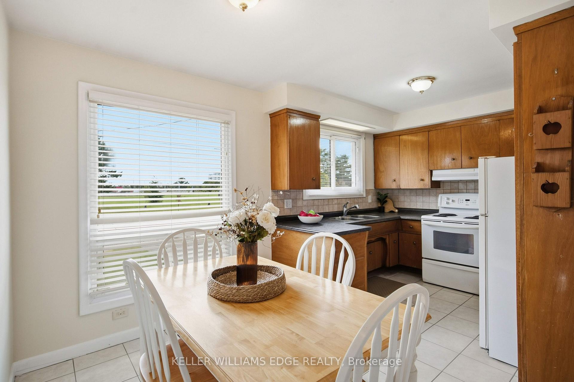 Photo 11 of 1101 Mohawk Road E, Hamilton, Huntington — HOMEH
