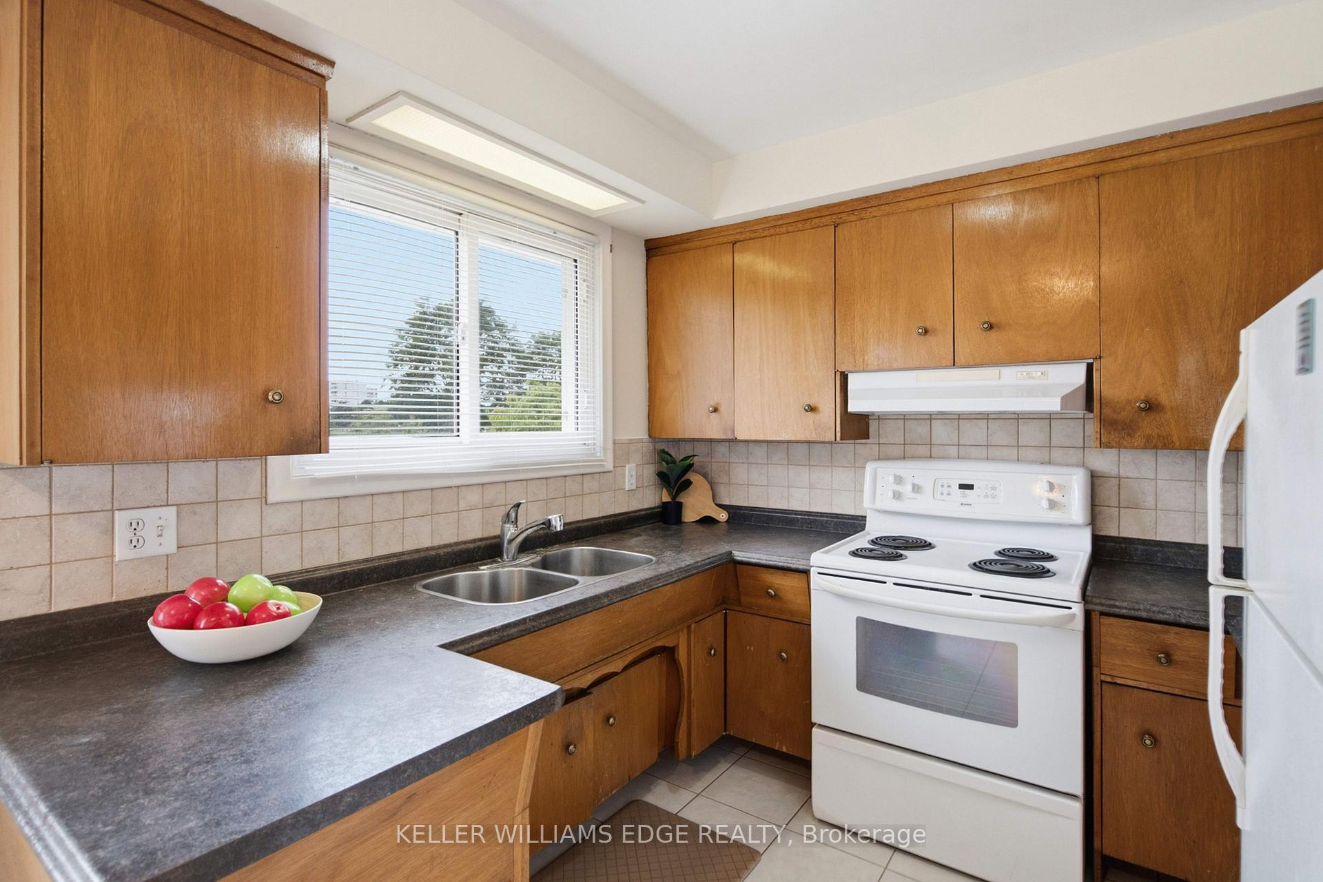 Photo 13 of 1101 Mohawk Road E, Hamilton, Huntington — HOMEH