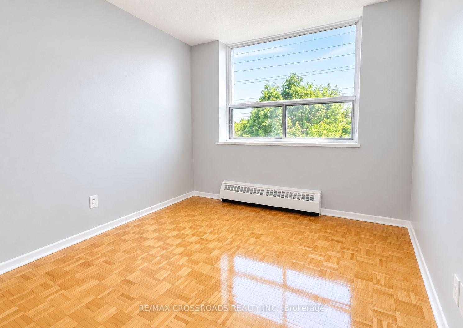 Photo 4 of Unit 207, 363 Lakeshore Road E, Mississauga, Lakeview — HOMEH