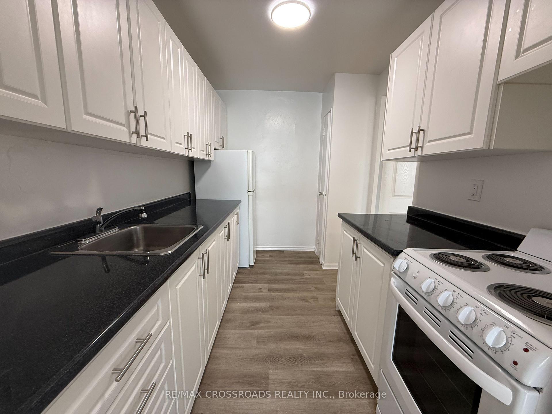 Photo 5 of Unit 207, 363 Lakeshore Road E, Mississauga, Lakeview — HOMEH