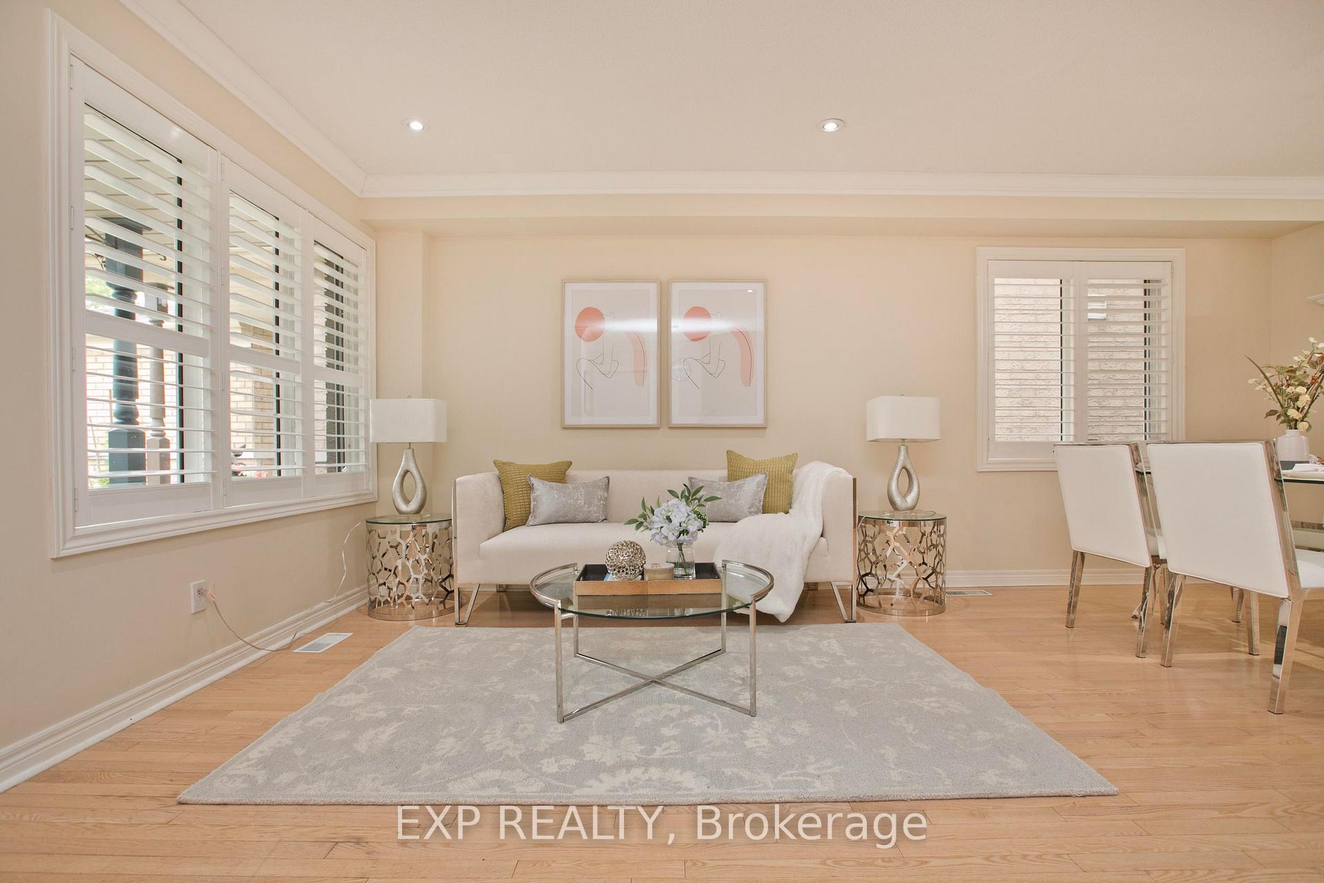 Photo 3 of 55 Sandway Crescent, Vaughan, Maple — HOMEH