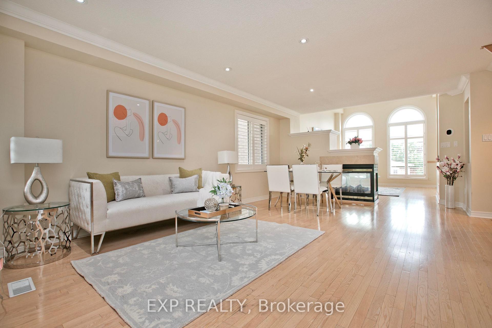 Photo 4 of 55 Sandway Crescent, Vaughan, Maple — HOMEH