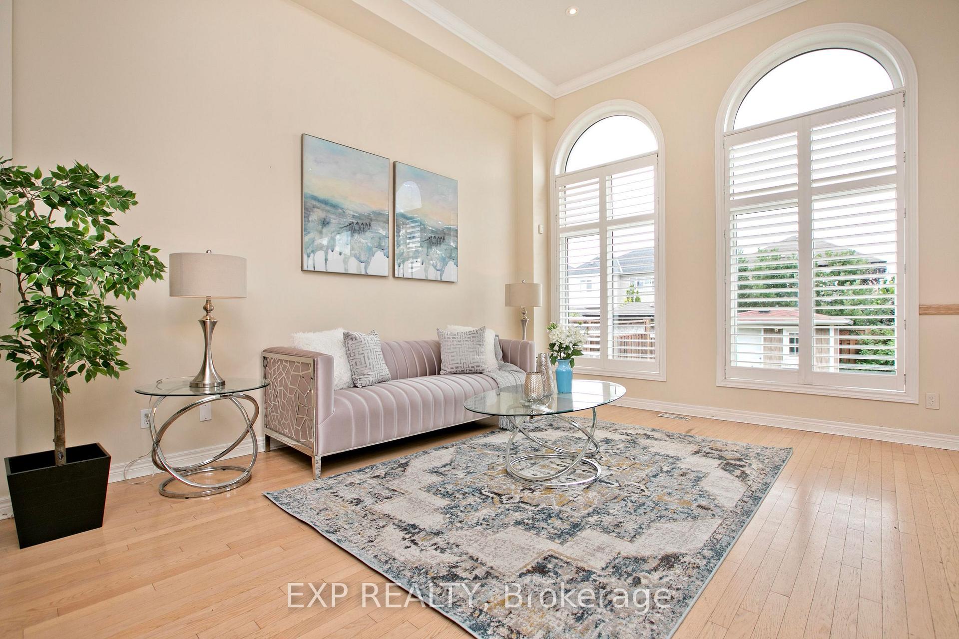Photo 8 of 55 Sandway Crescent, Vaughan, Maple — HOMEH