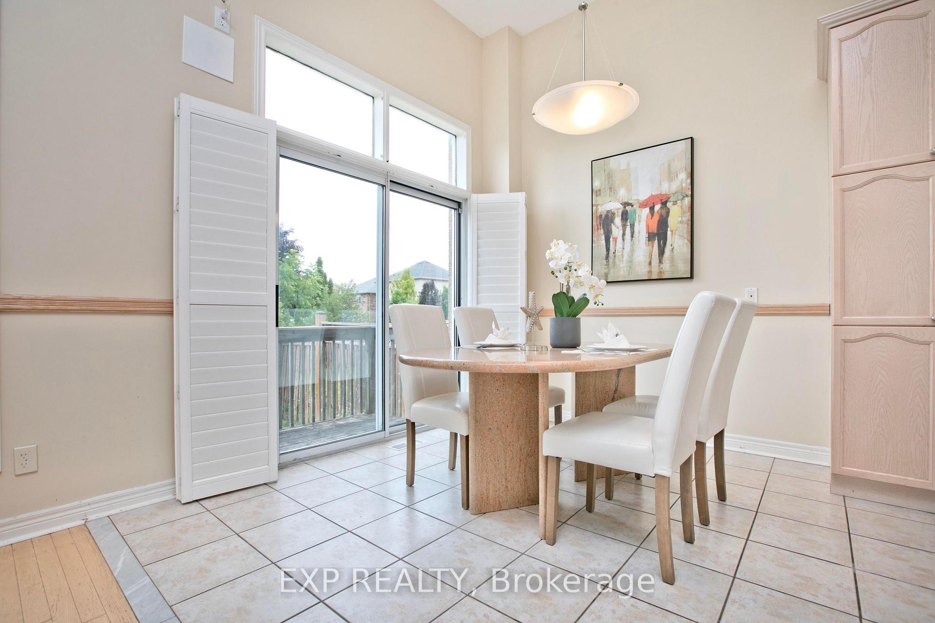 Photo 10 of 55 Sandway Crescent, Vaughan, Maple — HOMEH