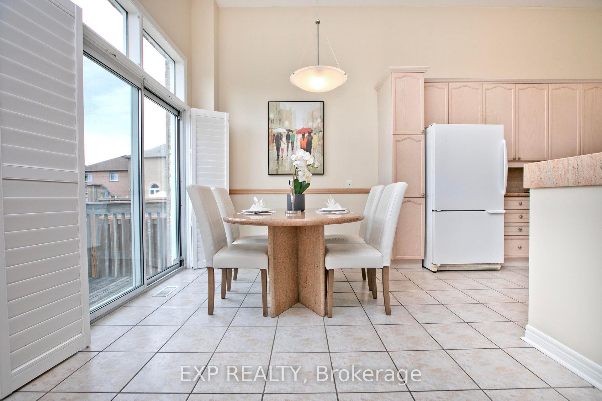 Photo 11 of 55 Sandway Crescent, Vaughan, Maple — HOMEH
