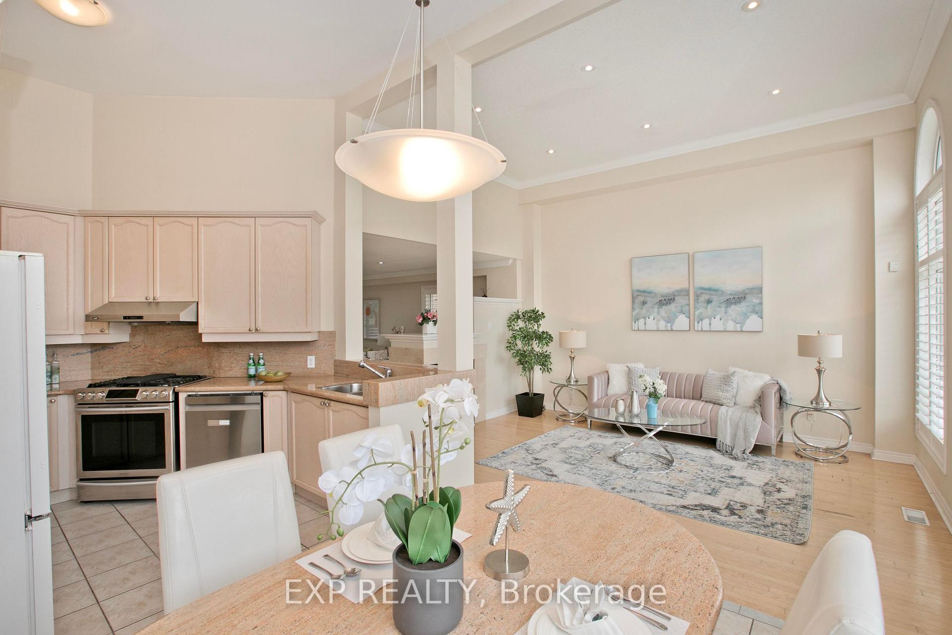 Photo 14 of 55 Sandway Crescent, Vaughan, Maple — HOMEH