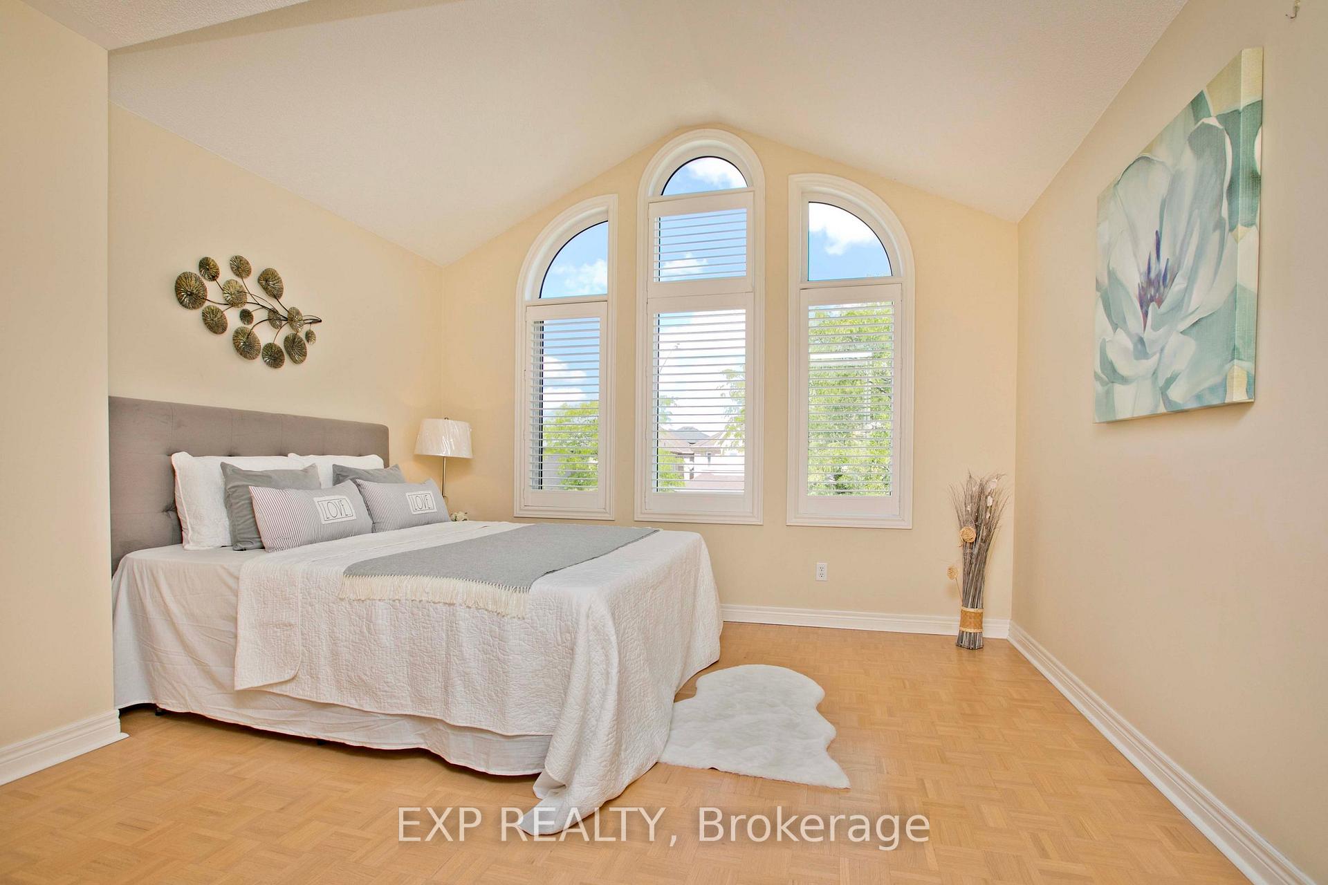 Photo 16 of 55 Sandway Crescent, Vaughan, Maple — HOMEH