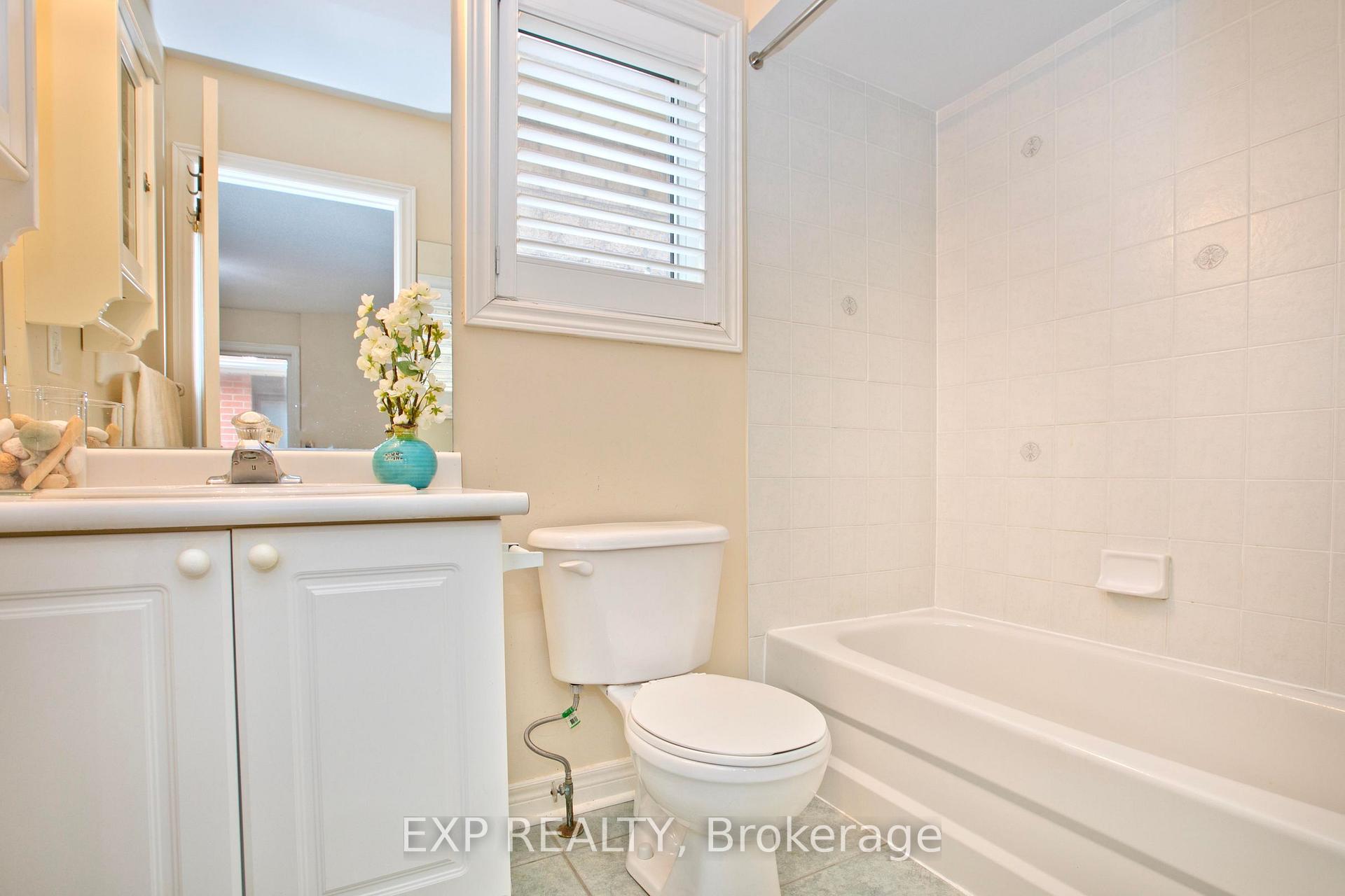 Photo 19 of 55 Sandway Crescent, Vaughan, Maple — HOMEH