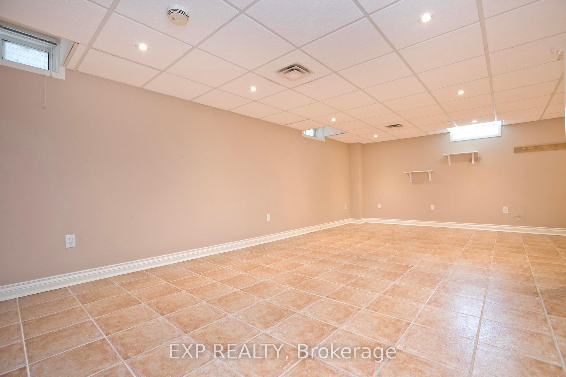 Photo 28 of 55 Sandway Crescent, Vaughan, Maple — HOMEH