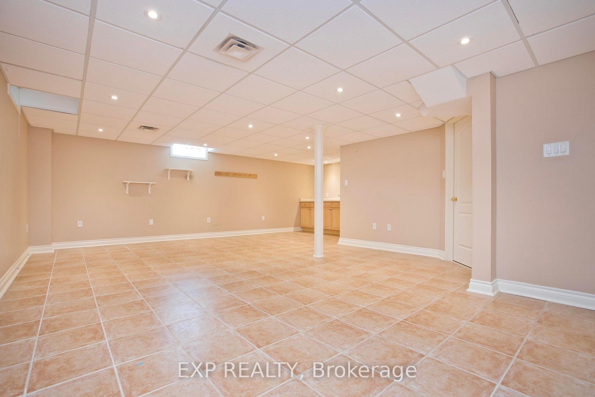 Photo 29 of 55 Sandway Crescent, Vaughan, Maple — HOMEH