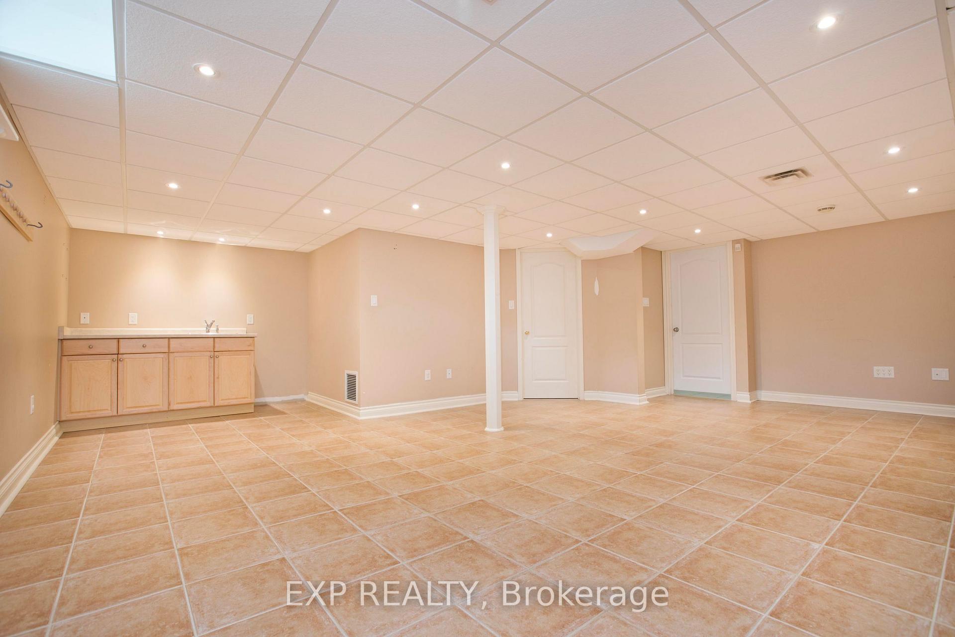 Photo 30 of 55 Sandway Crescent, Vaughan, Maple — HOMEH
