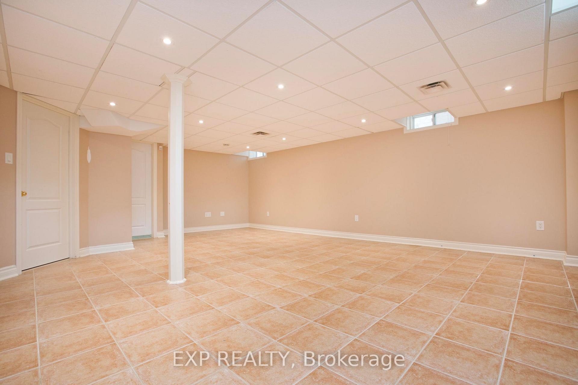 Photo 31 of 55 Sandway Crescent, Vaughan, Maple — HOMEH