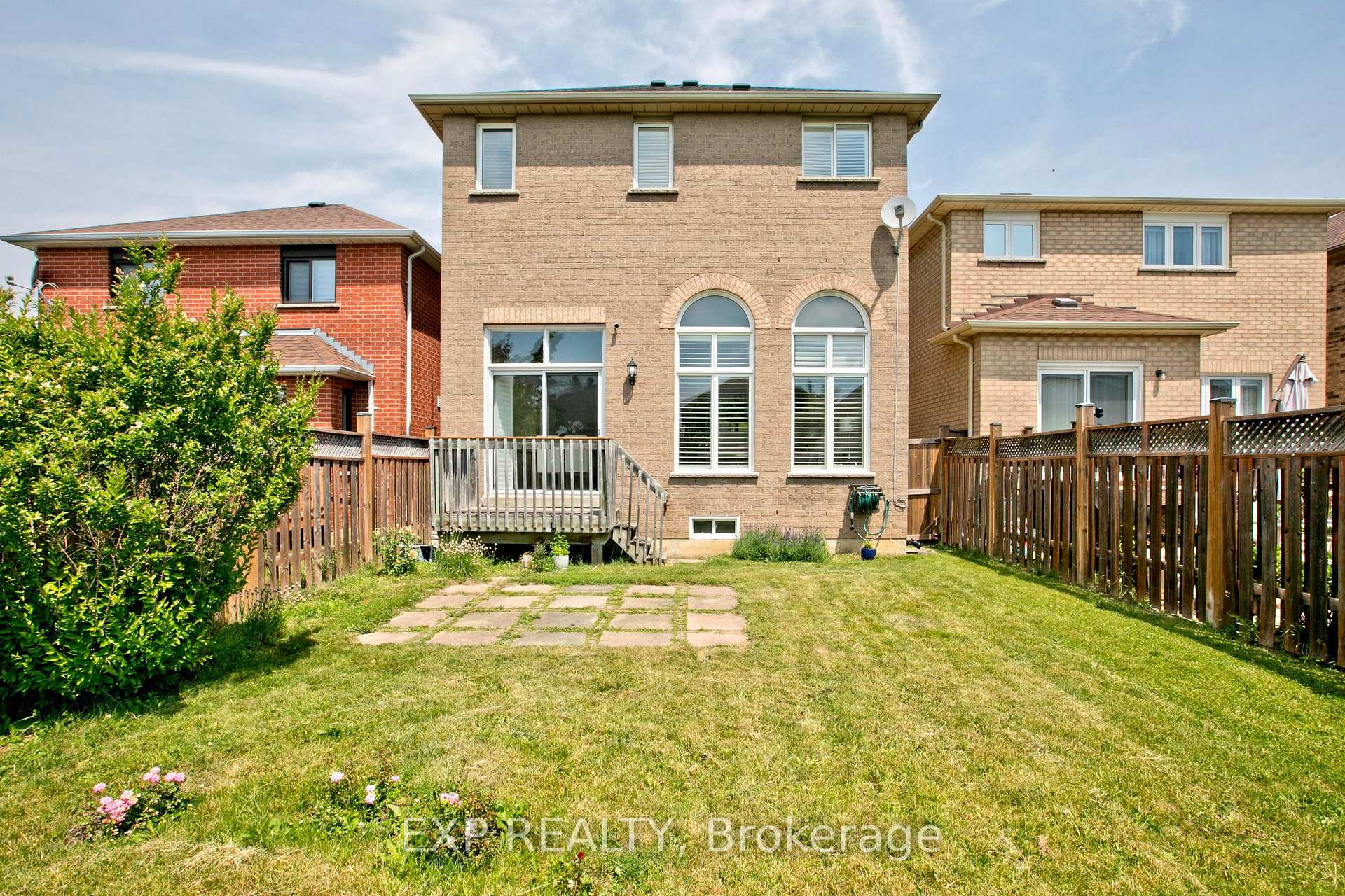 Photo 37 of 55 Sandway Crescent, Vaughan, Maple — HOMEH