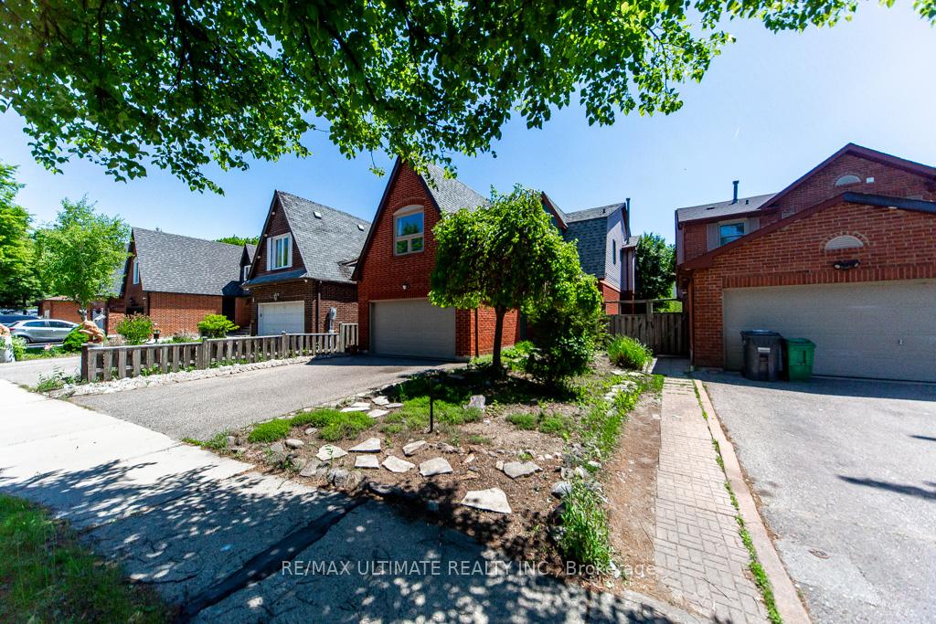 Photo 2 of 3 Aron Drive, Brampton, Fletcher's West — HOMEH