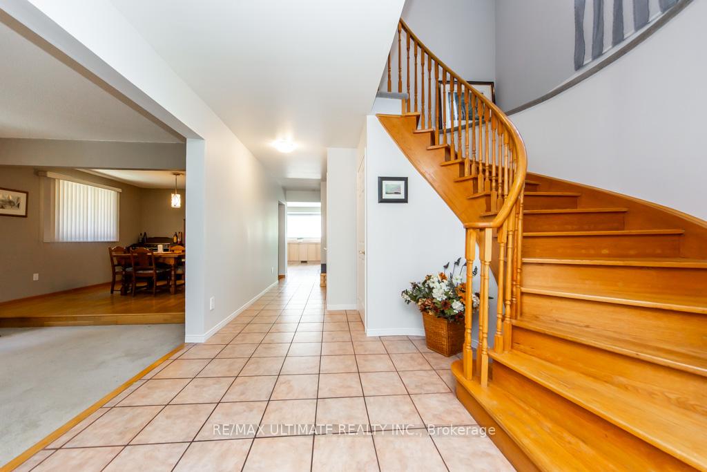 Photo 4 of 3 Aron Drive, Brampton, Fletcher's West — HOMEH