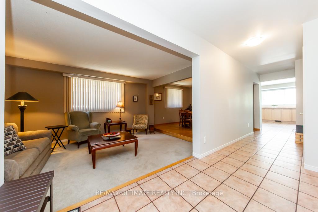 Photo 5 of 3 Aron Drive, Brampton, Fletcher's West — HOMEH