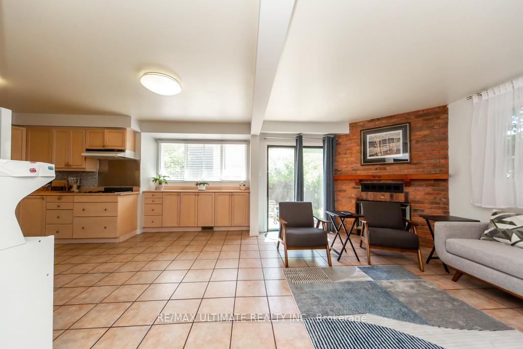 Photo 11 of 3 Aron Drive, Brampton, Fletcher's West — HOMEH