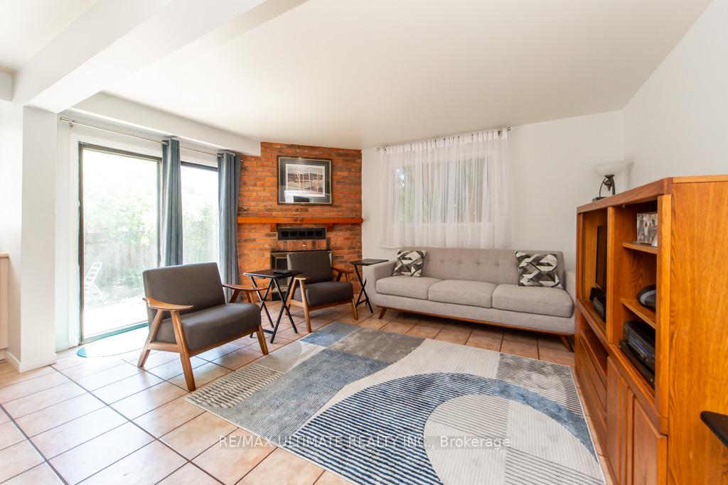 Photo 12 of 3 Aron Drive, Brampton, Fletcher's West — HOMEH