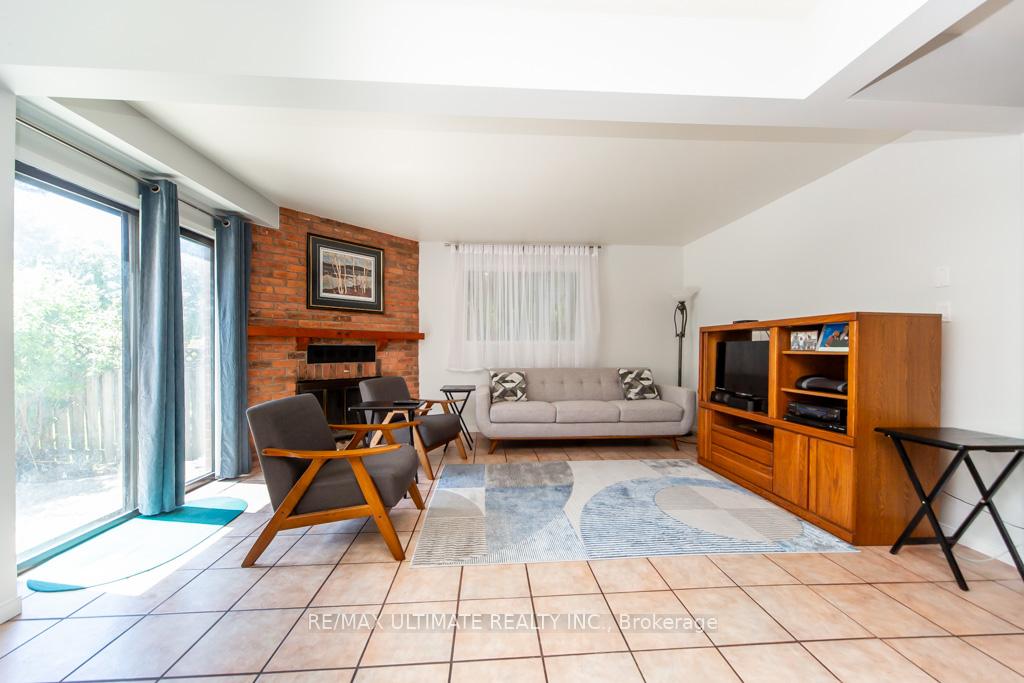 Photo 13 of 3 Aron Drive, Brampton, Fletcher's West — HOMEH