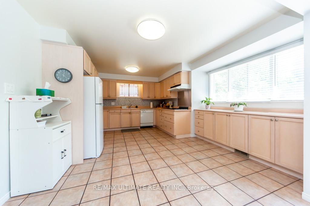 Photo 16 of 3 Aron Drive, Brampton, Fletcher's West — HOMEH
