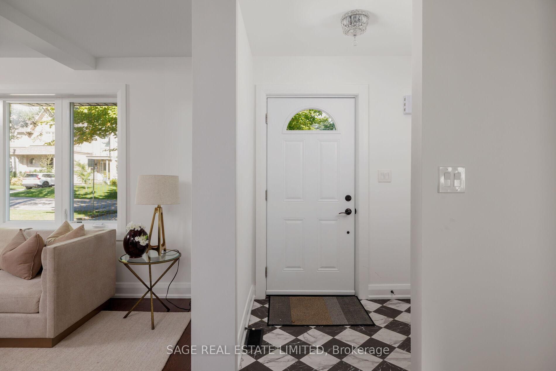 Photo 2 of 53 Wilgar Road, Etobicoke, Kingsway South — HOMEH