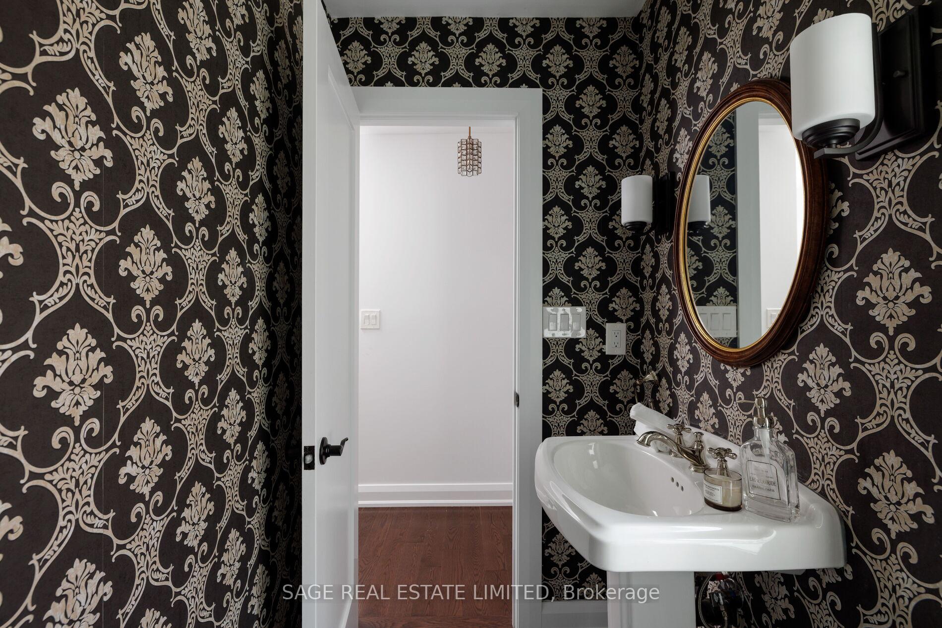 Photo 19 of 53 Wilgar Road, Etobicoke, Kingsway South — HOMEH