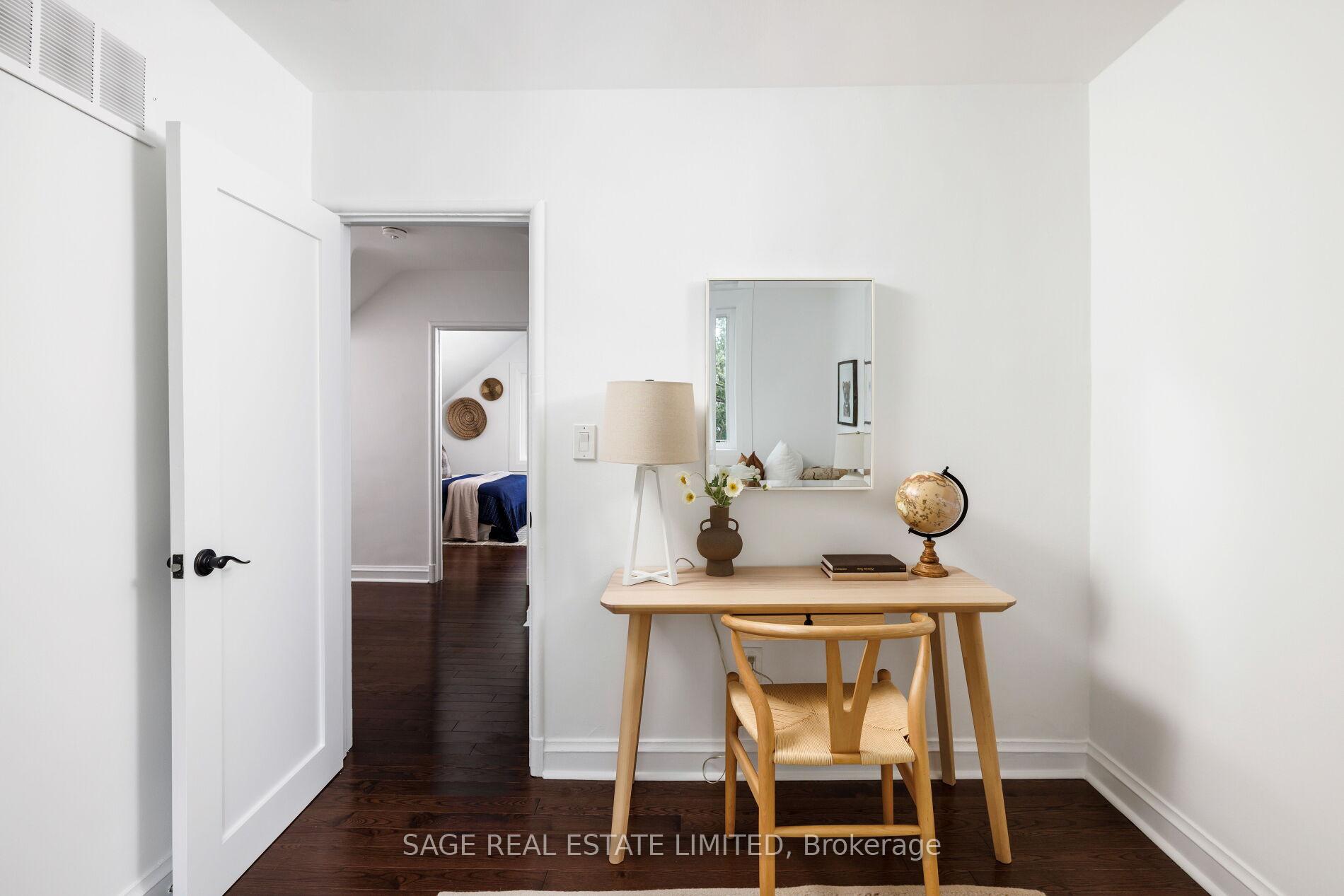 Photo 39 of 53 Wilgar Road, Etobicoke, Kingsway South — HOMEH