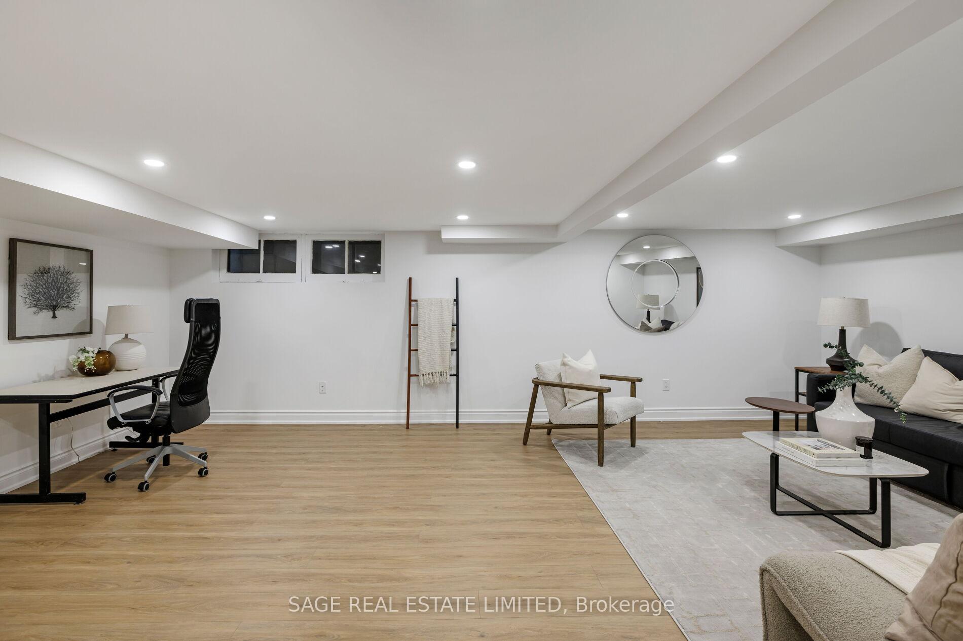 Photo 42 of 53 Wilgar Road, Etobicoke, Kingsway South — HOMEH