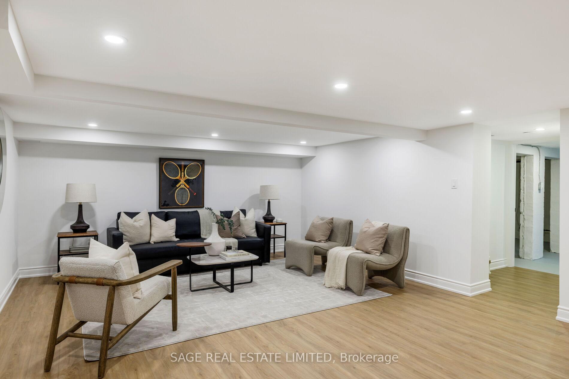 Photo 45 of 53 Wilgar Road, Etobicoke, Kingsway South — HOMEH