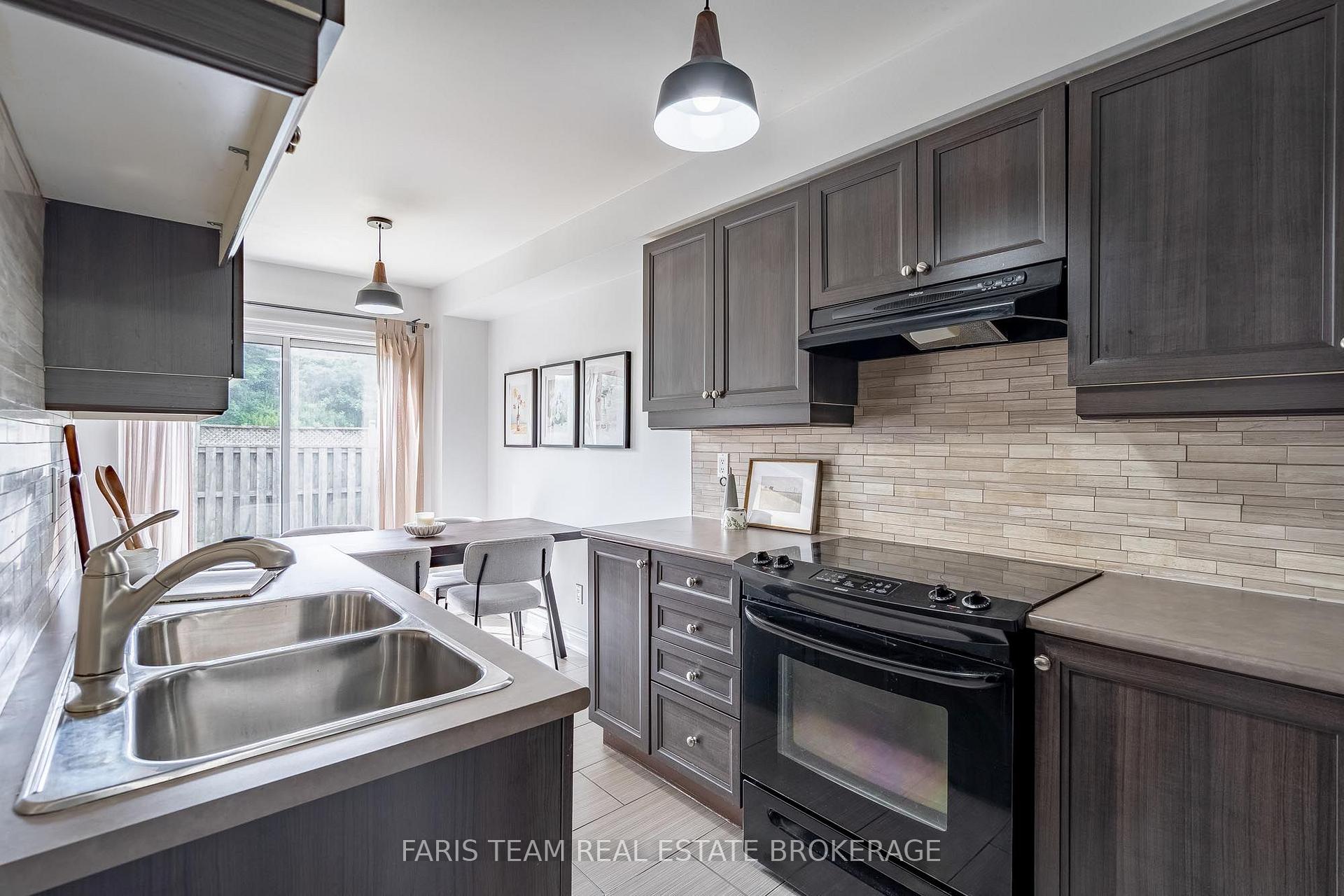 Photo 5 of 49 Cunningham Drive, Barrie, Ardagh — HOMEH