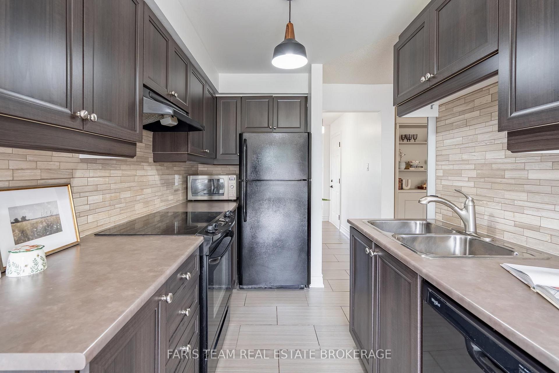 Photo 7 of 49 Cunningham Drive, Barrie, Ardagh — HOMEH