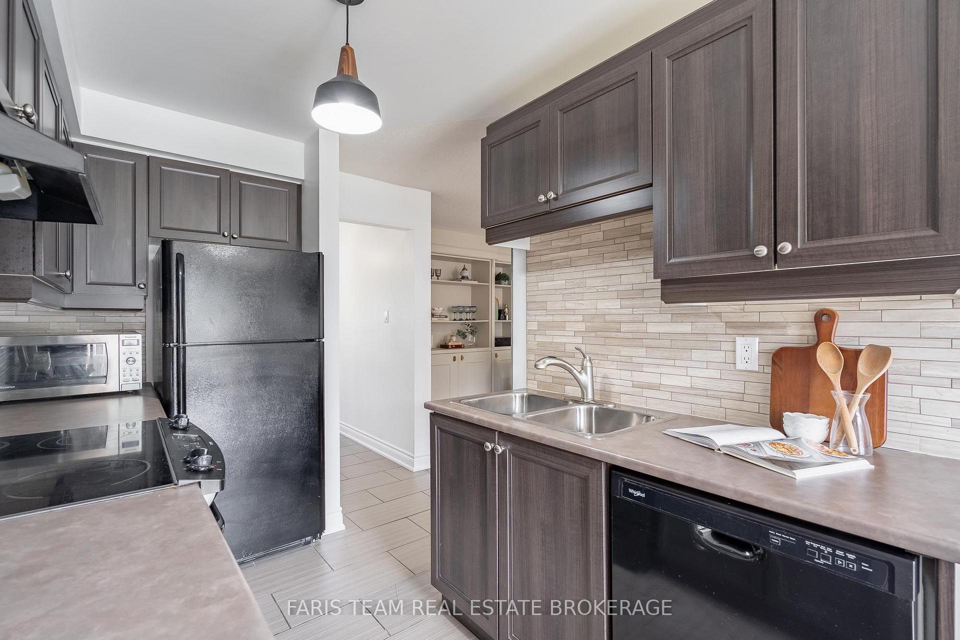 Photo 8 of 49 Cunningham Drive, Barrie, Ardagh — HOMEH