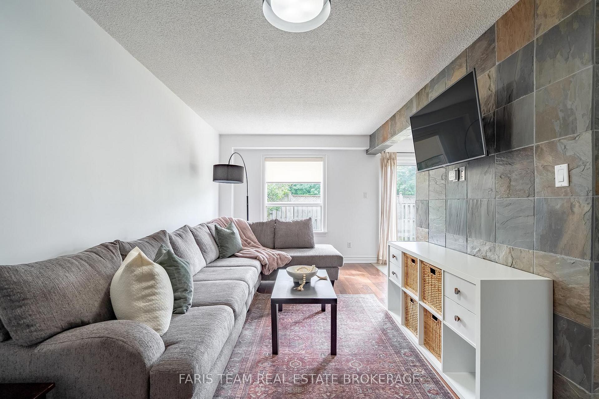 Photo 12 of 49 Cunningham Drive, Barrie, Ardagh — HOMEH