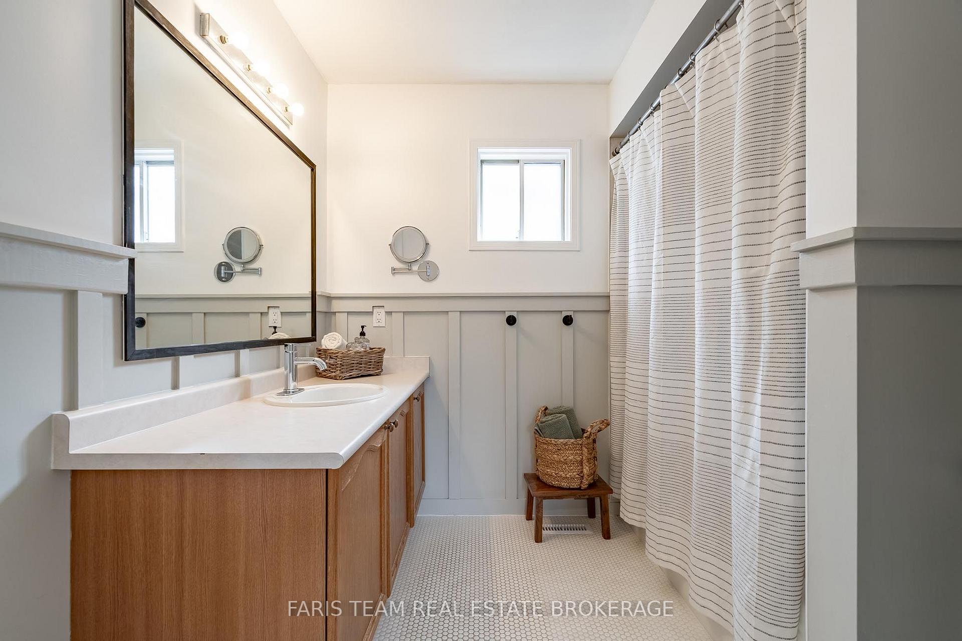 Photo 21 of 49 Cunningham Drive, Barrie, Ardagh — HOMEH