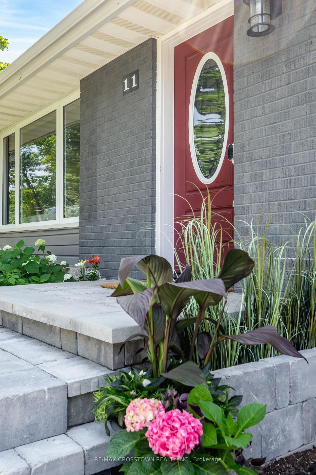 Photo 4 of 11 Castle Drive, Barrie, Sunnidale — HOMEH