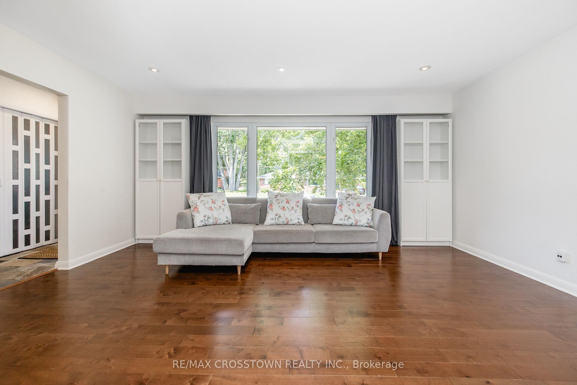 Photo 10 of 11 Castle Drive, Barrie, Sunnidale — HOMEH