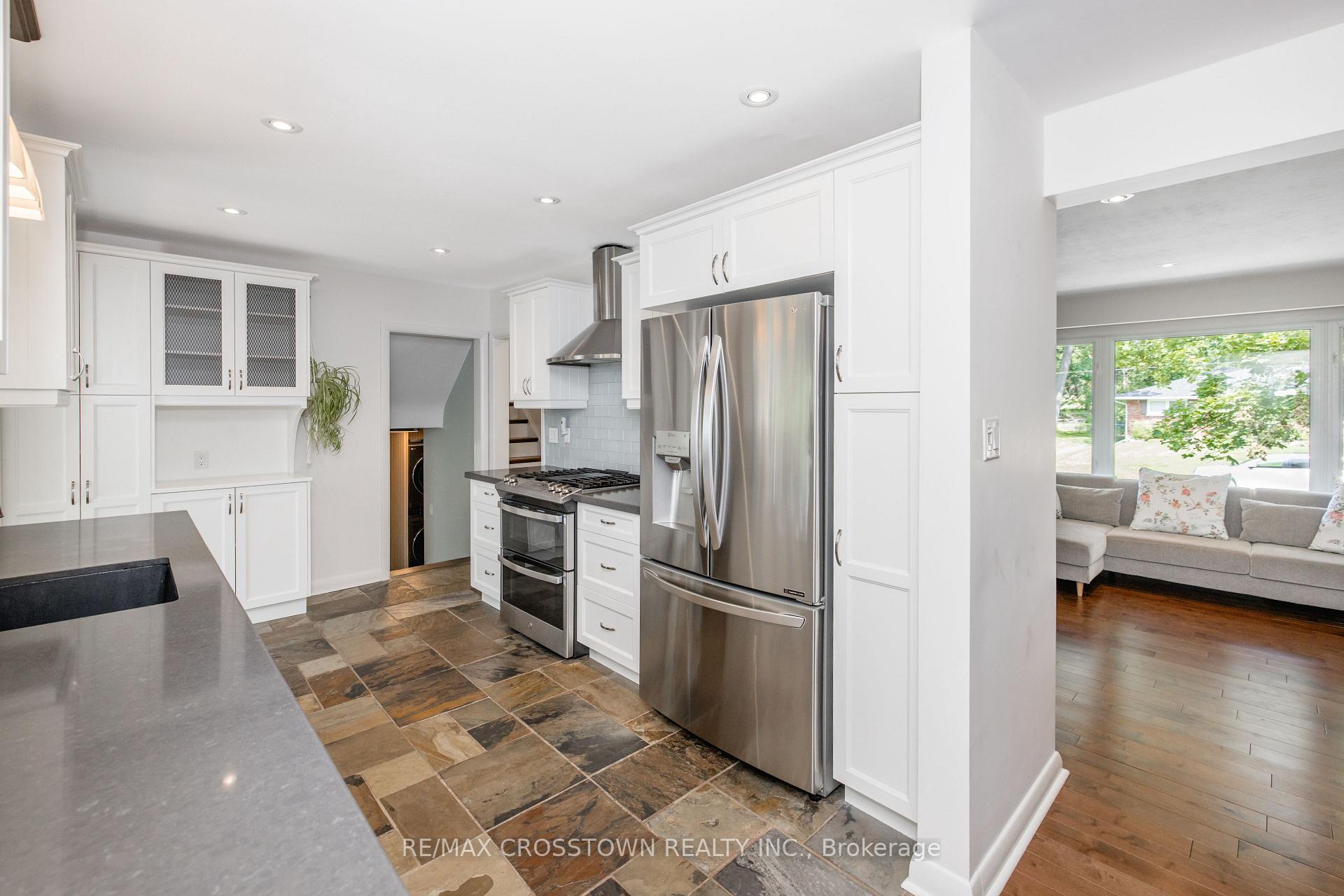 Photo 13 of 11 Castle Drive, Barrie, Sunnidale — HOMEH