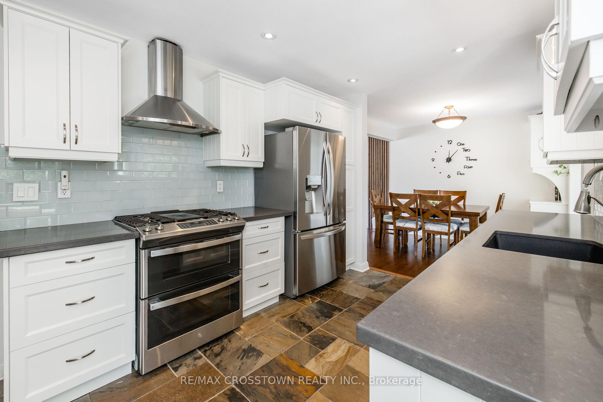 Photo 14 of 11 Castle Drive, Barrie, Sunnidale — HOMEH